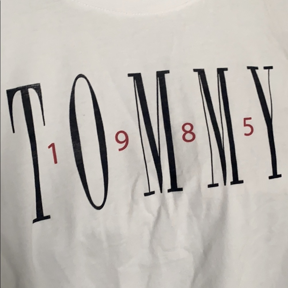 Tommy Hilfiger white t shirt 🤍